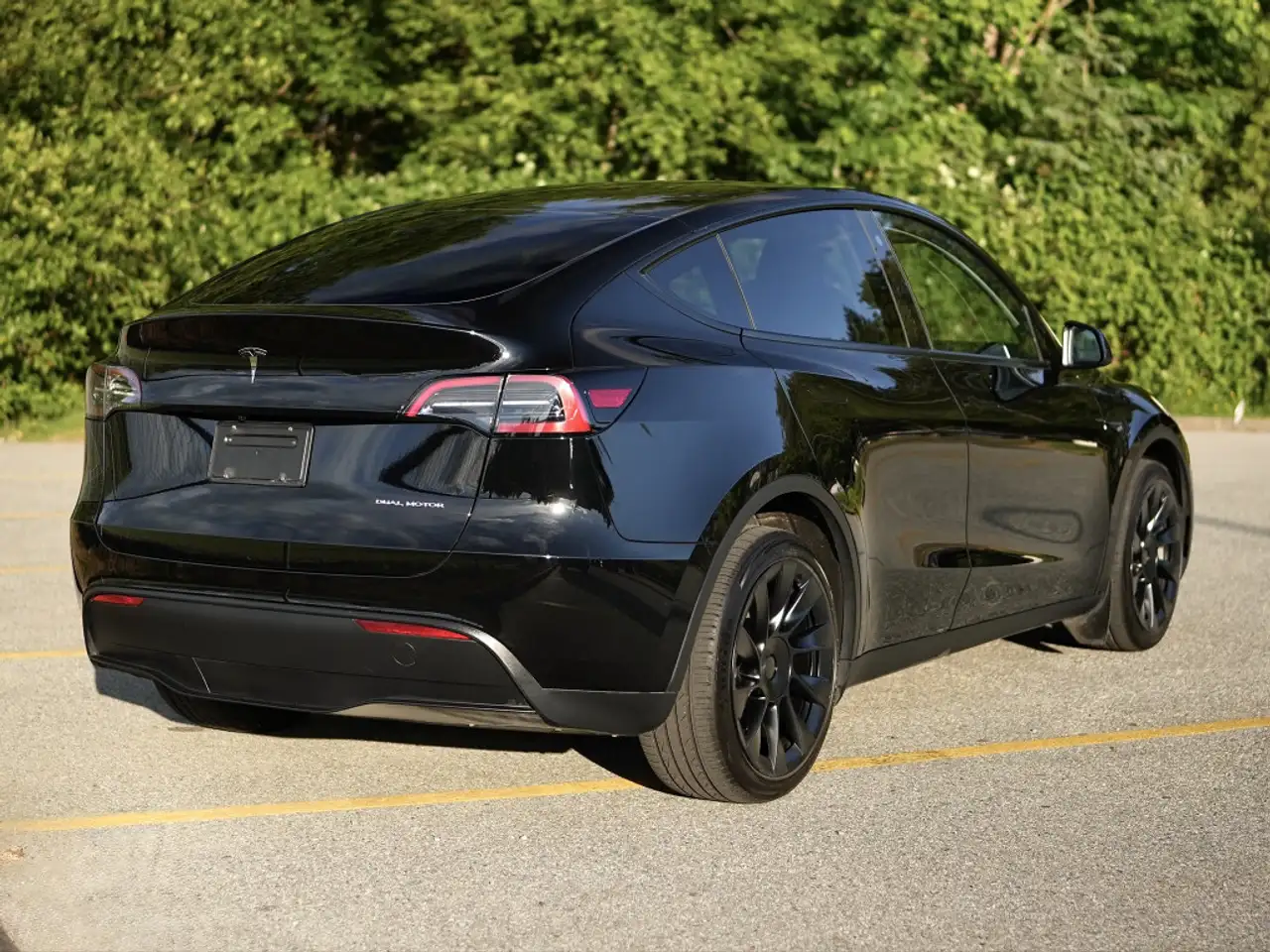 Tesla Model Y снимка Tesla Model Y