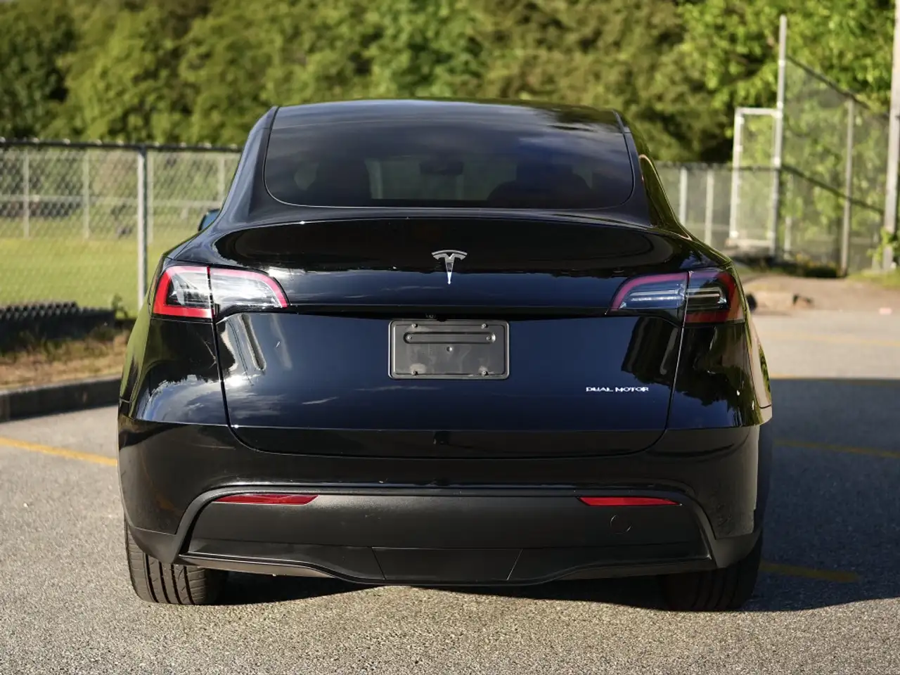 Tesla Model Y снимка Tesla Model Y