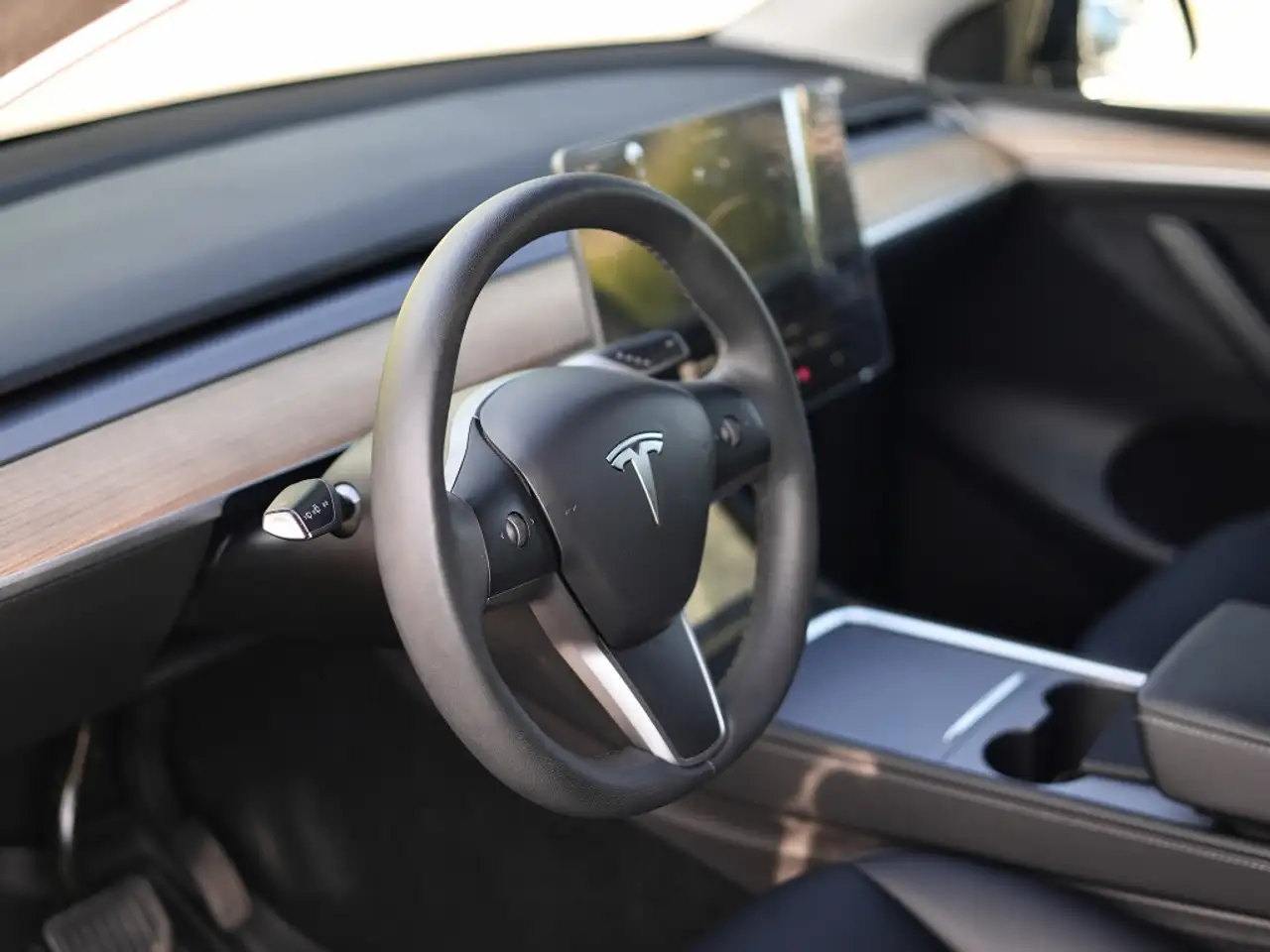 Tesla Model Y снимка Tesla Model Y