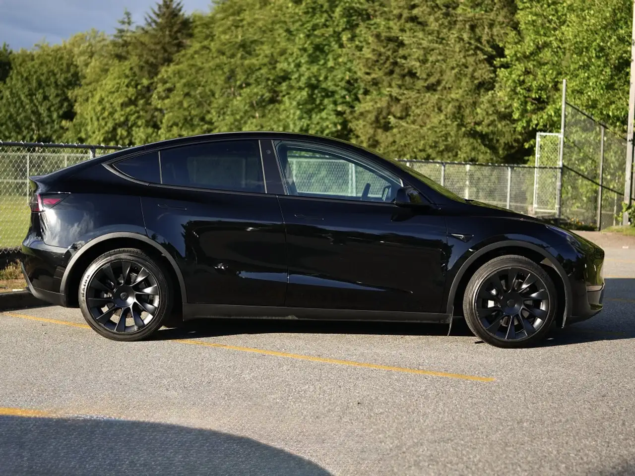 Tesla Model Y снимка Tesla Model Y
