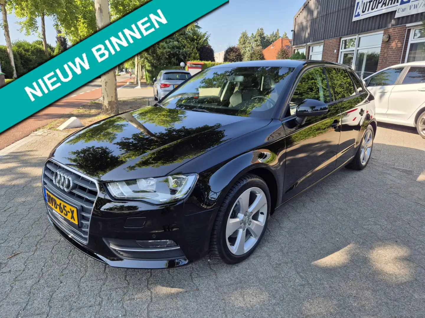 Audi A3 SPORTBACK 1.2 TFSI Ambiente Pro Line plus, navigat Zwart - 1