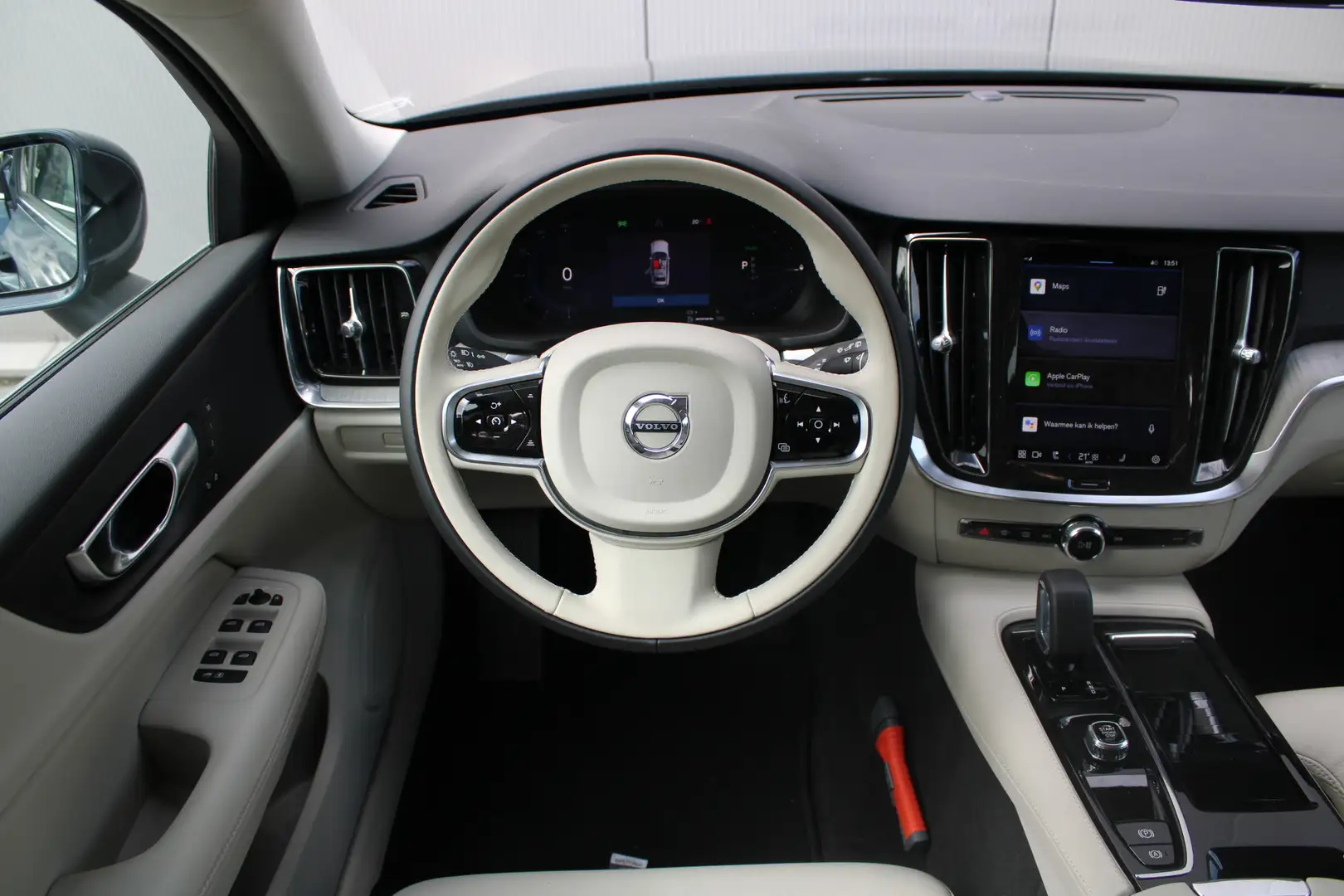 Volvo V60 T6 Recharge AWD Plus Bright | Lederen bekleding | Modrá - 2