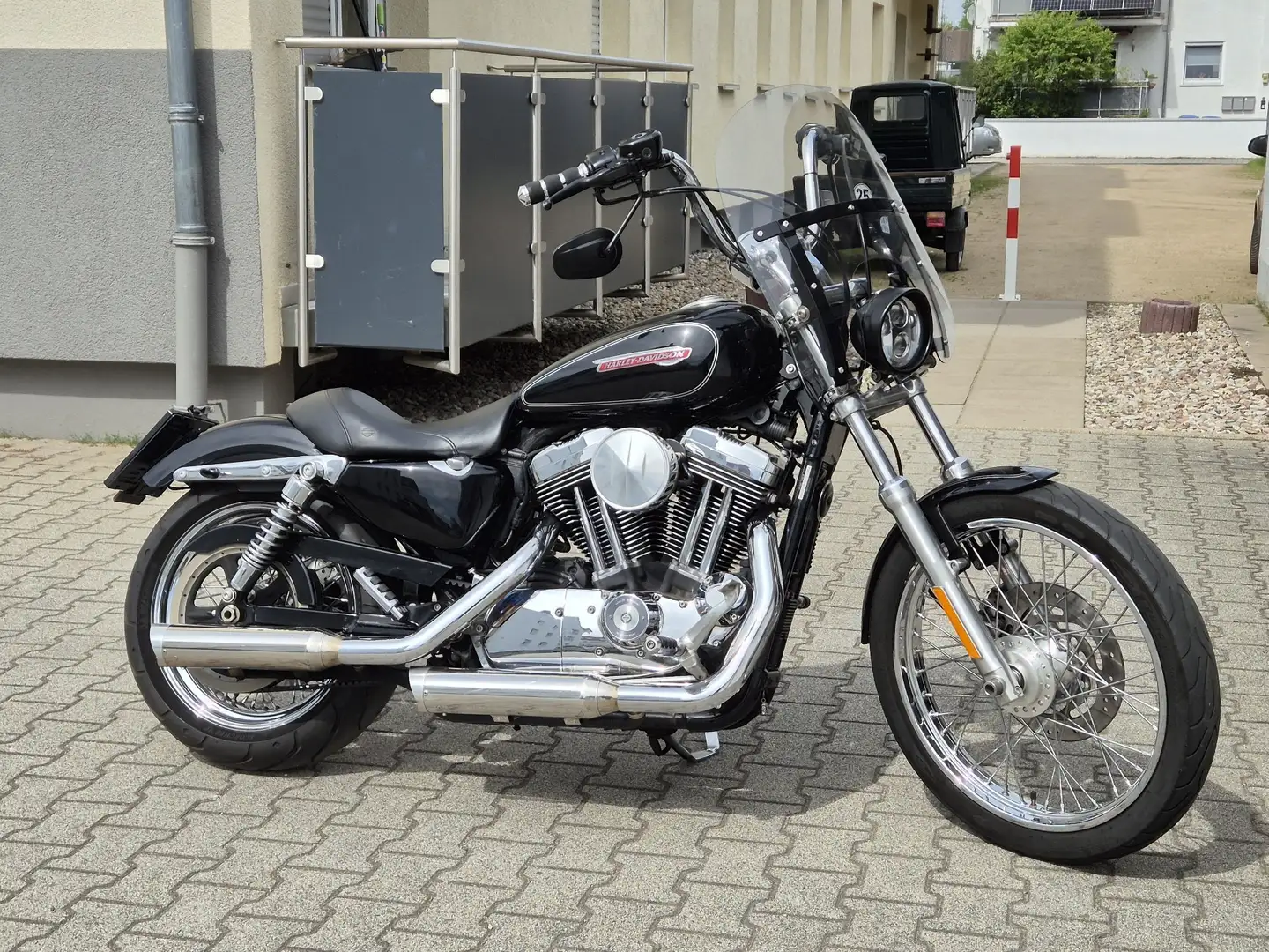 Harley-Davidson 1200 Custom Černá - 2