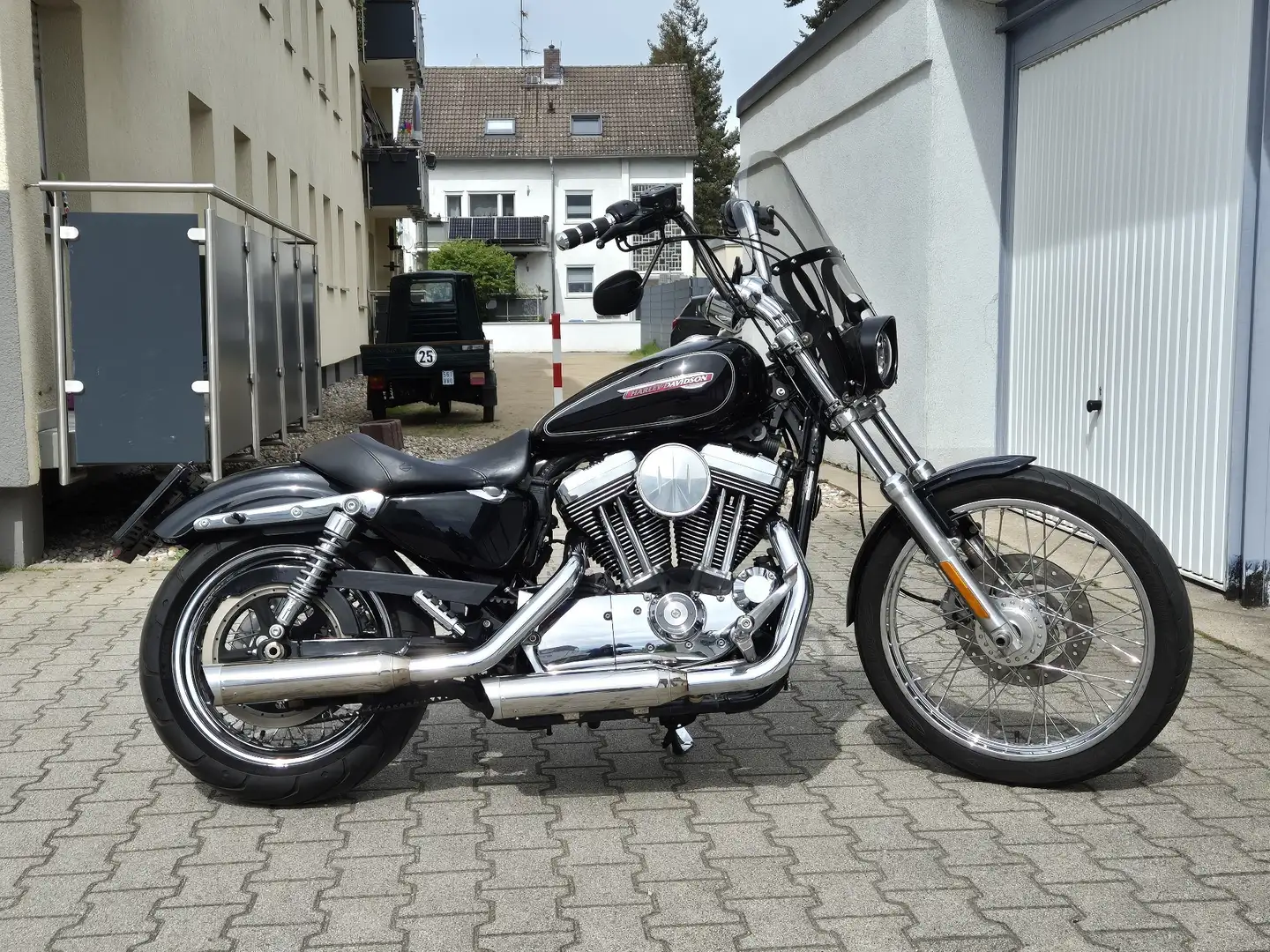 Harley-Davidson 1200 Custom Siyah - 1