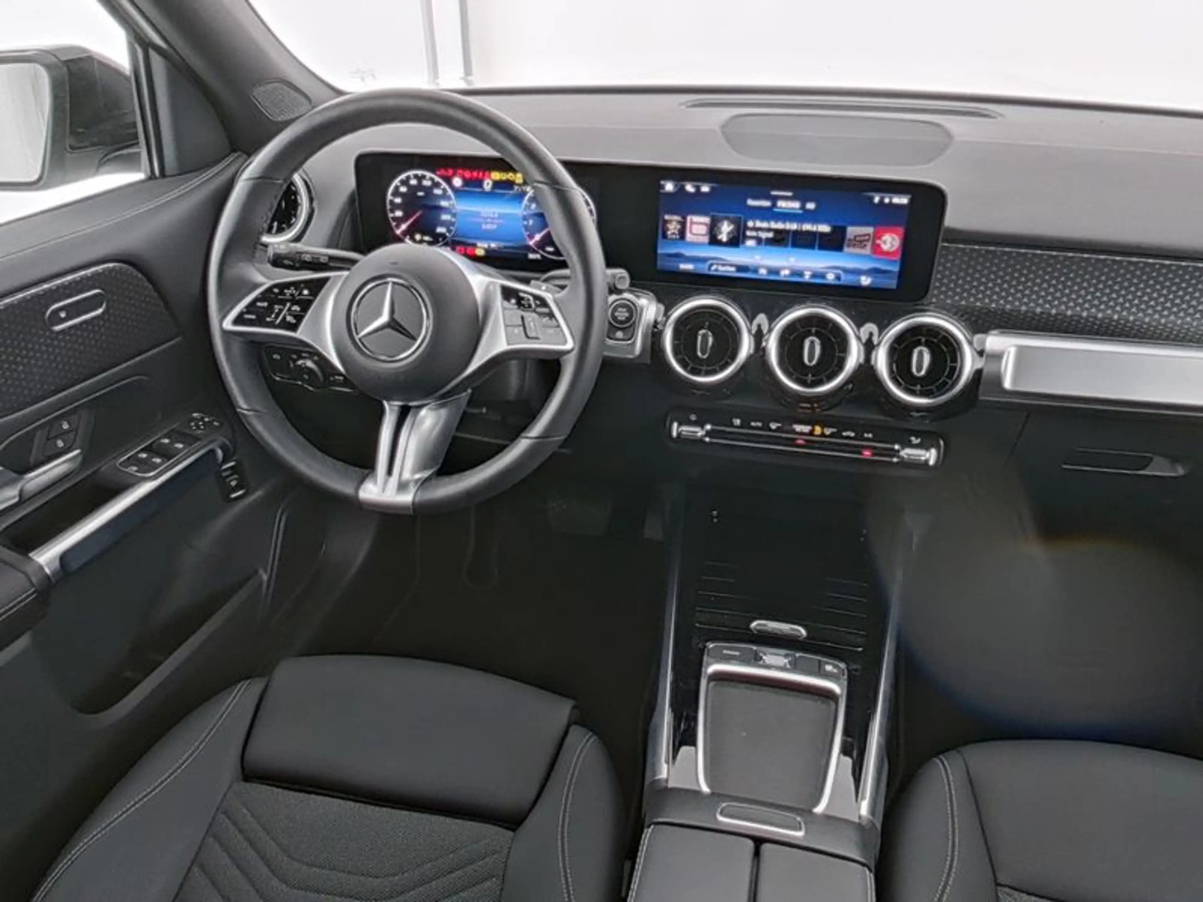 Mercedes-Benz GLB 180 , NIGHT PROGRESSIVE MULTI AHK KAMERA PDC — photo 8