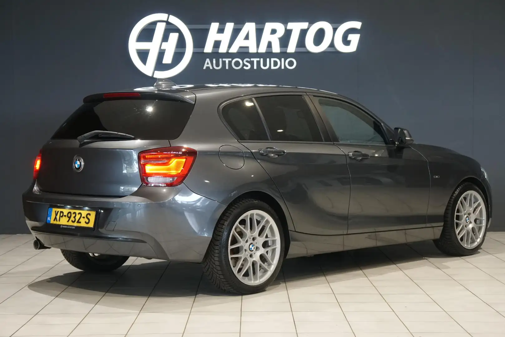 BMW 116 1-serie 116d High Executive AUT. + SPORTSTOELEN / Gris - 2