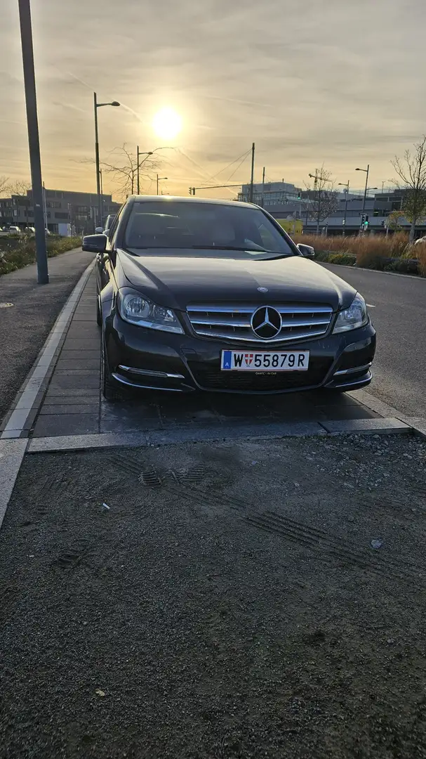 Mercedes-Benz 180 Schwarz - 2