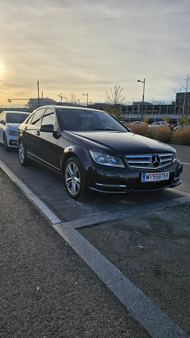 Mercedes-Benz 180 Schwarz - 1