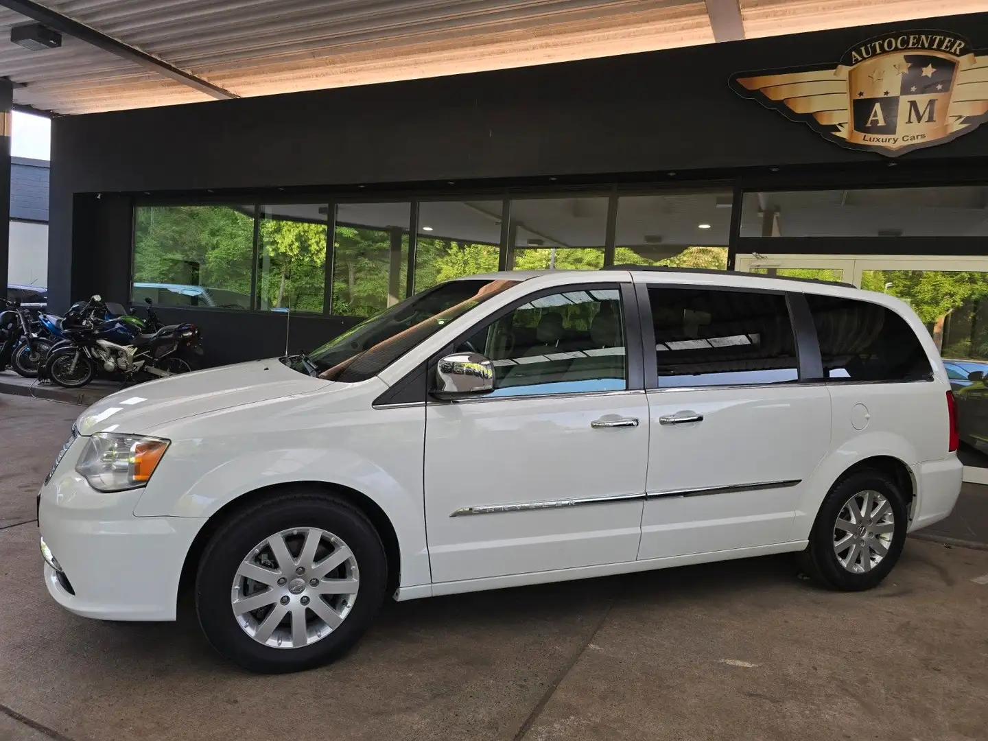 Chrysler Grand Voyager 3.6 AUTOMATIK Town&Country 7.SITZ Bílá - 2