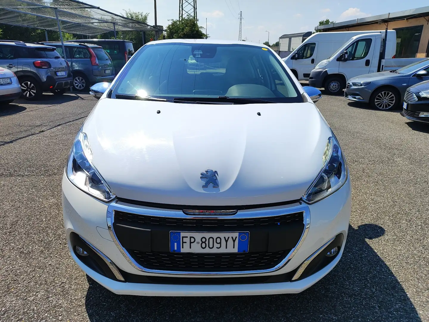 Peugeot 208 I 2015 5p 1.2 puretech Allure 82cv Wit - 1
