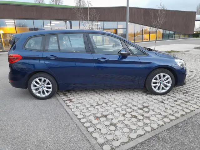 BMW 218