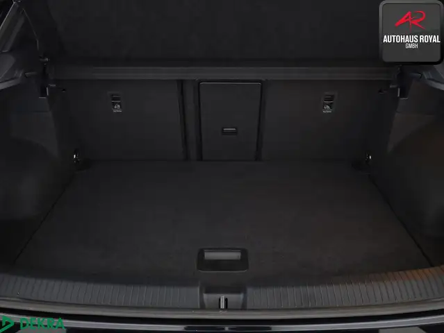 Volkswagen T-Roc view 13