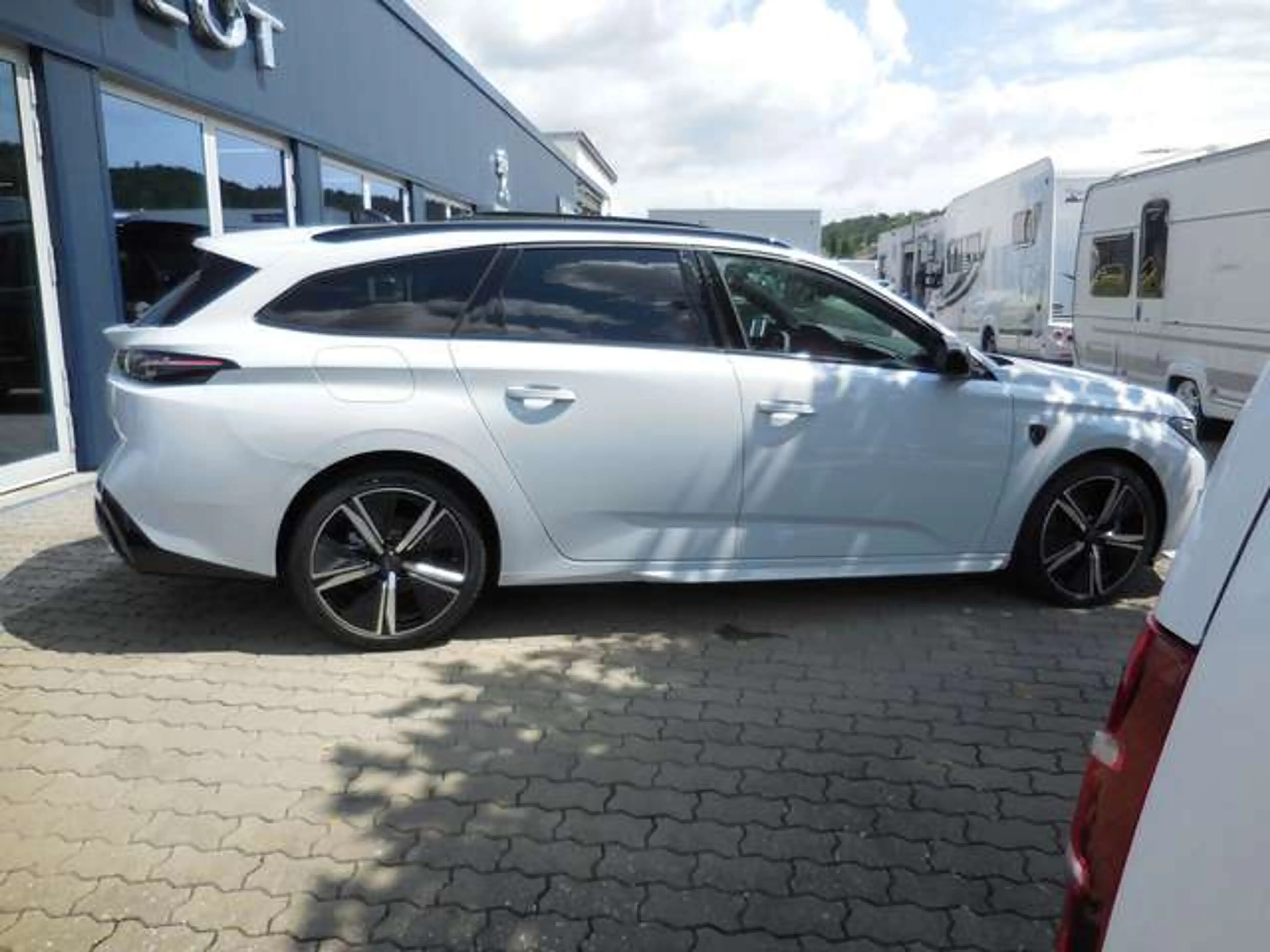 Peugeot 308 SW GT Hybrid 145 e-DSC6*360° Kam.-Schiebedach* — photo 4
