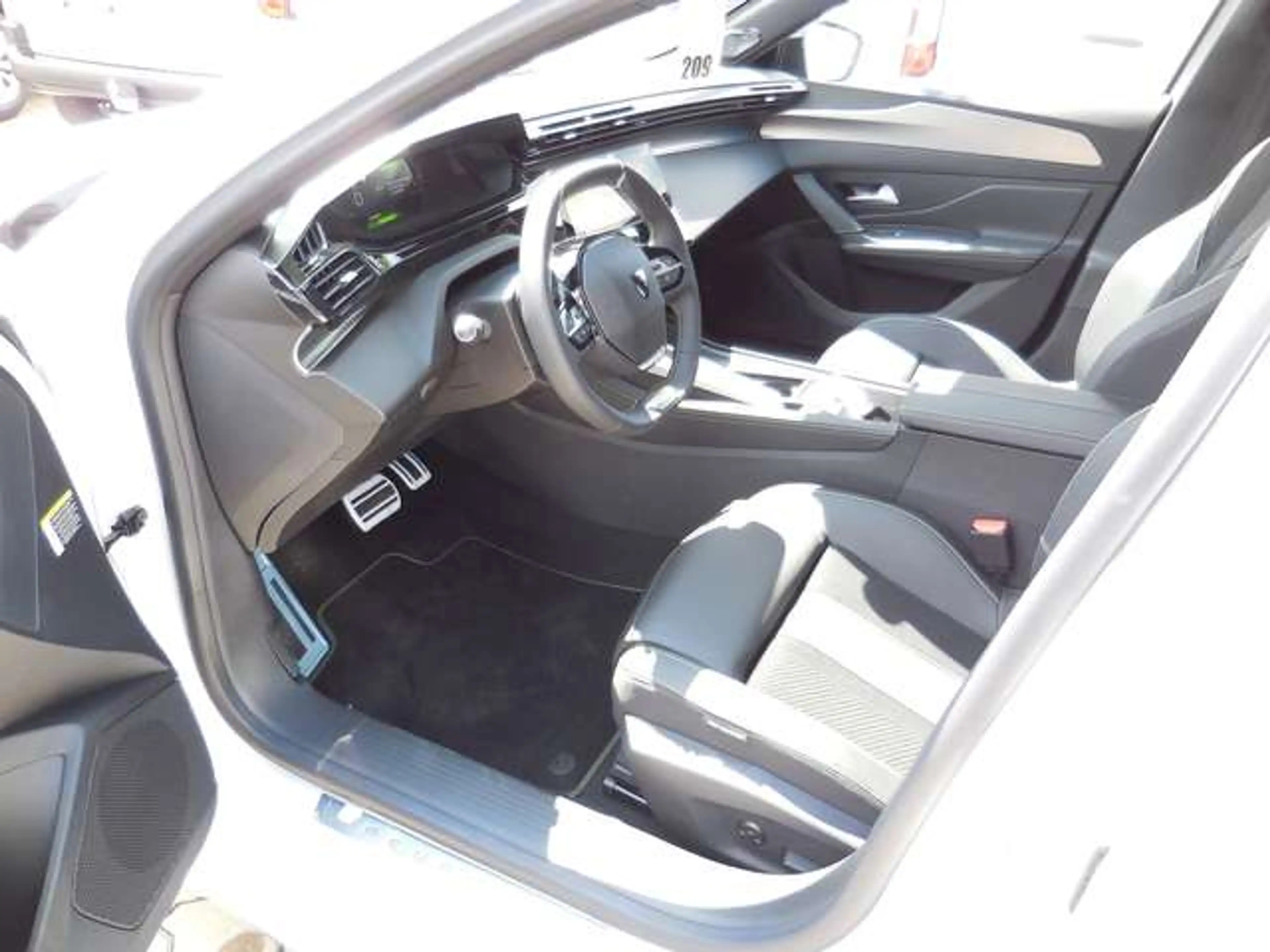 Peugeot 308 SW GT Hybrid 145 e-DSC6*360° Kam.-Schiebedach* — photo 6