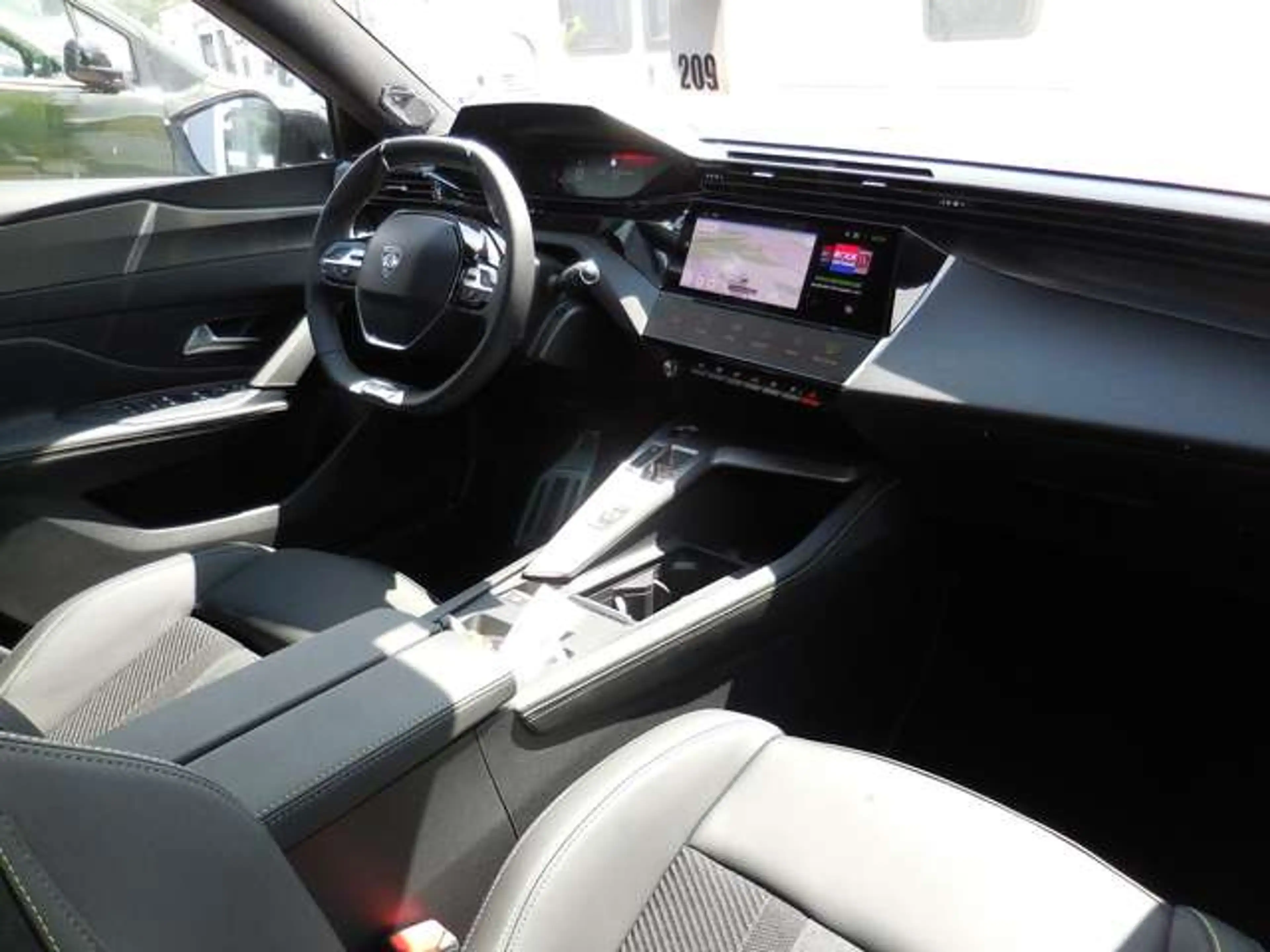 Peugeot 308 SW GT Hybrid 145 e-DSC6*360° Kam.-Schiebedach* — photo 7