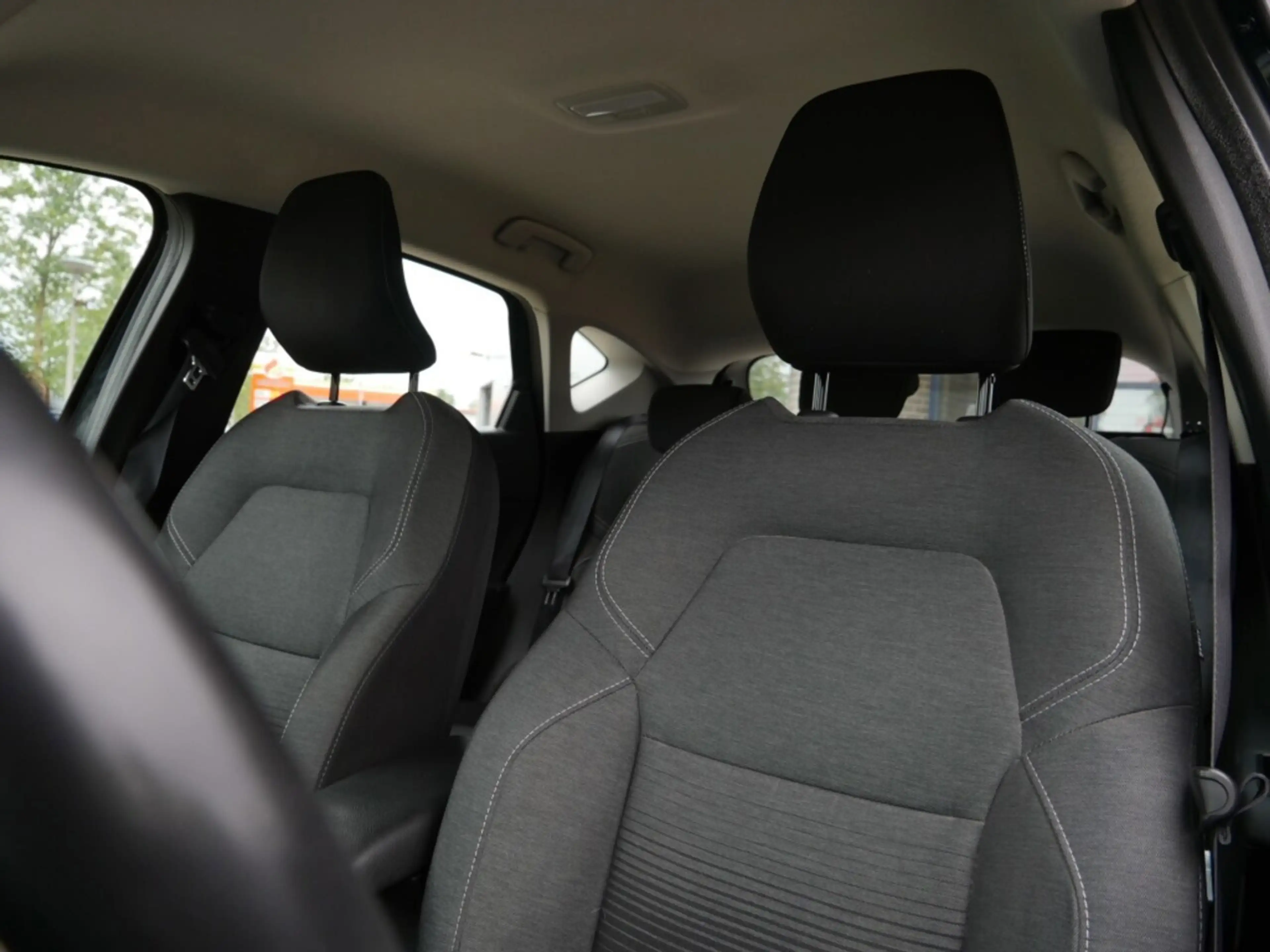 Renault Captur 1.0 TCe 90 Zen — photo 9