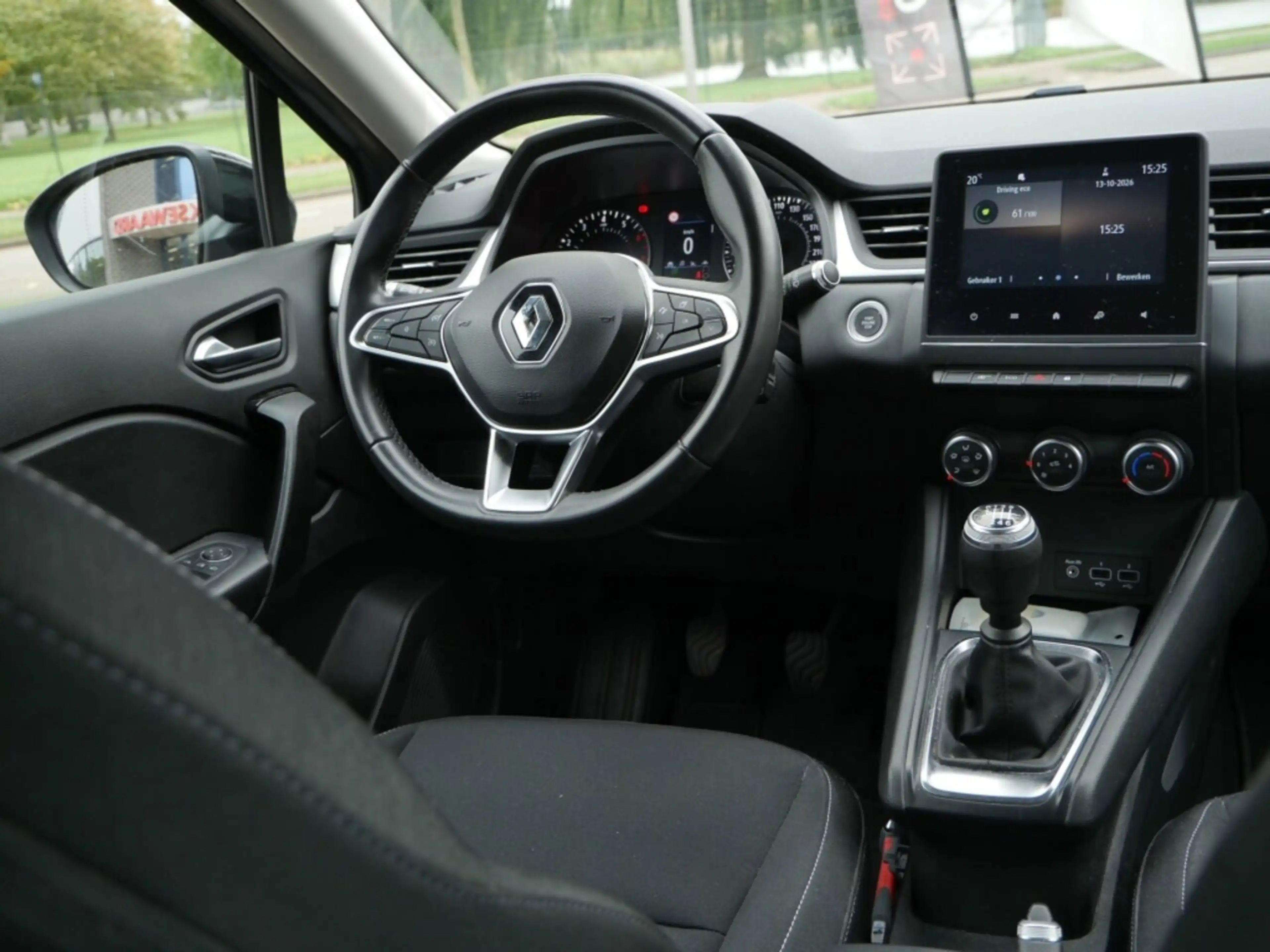Renault Captur 1.0 TCe 90 Zen — photo 11