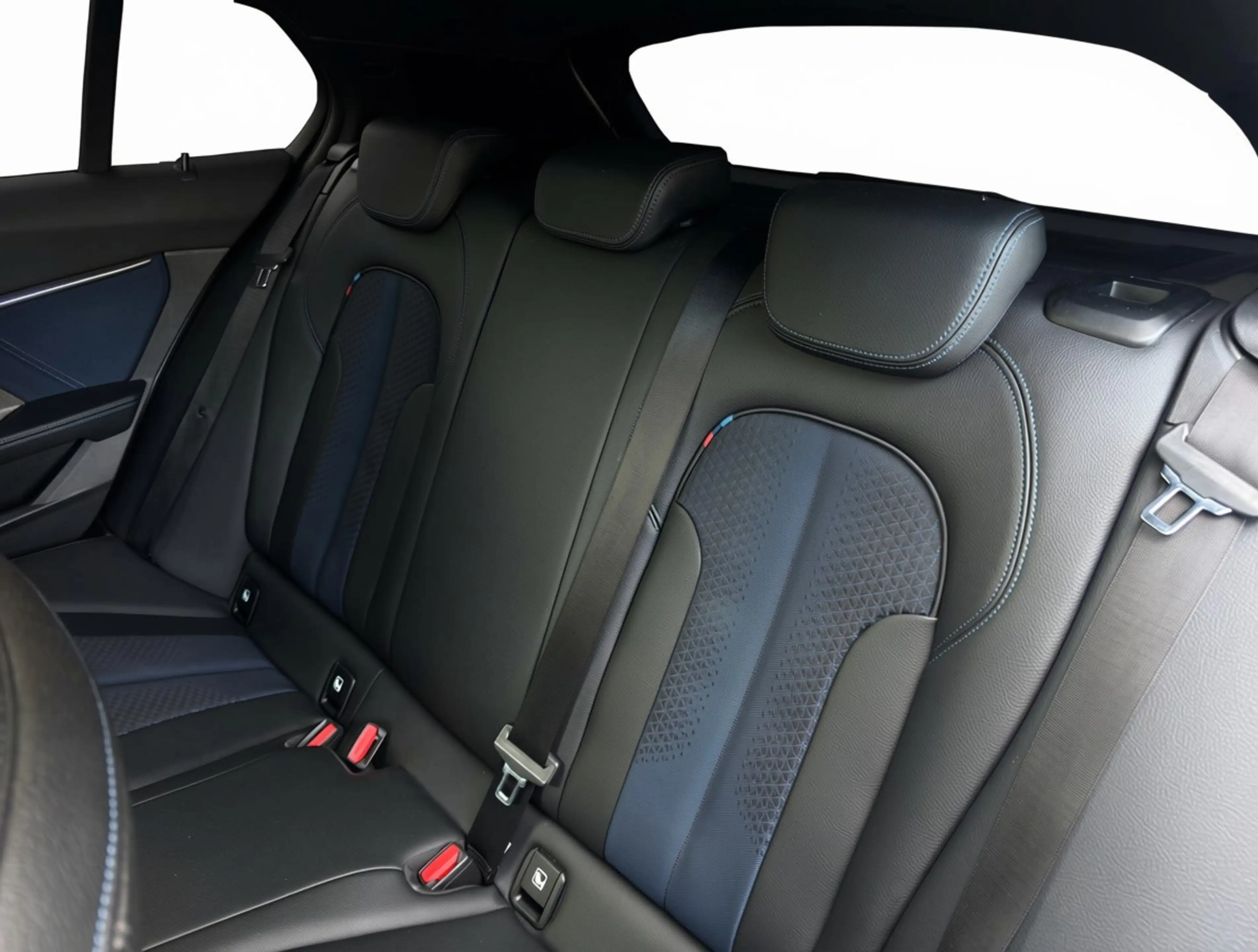BMW 118 1-serie 118i 140PK M-Sport Shadow Pano Harman-Kard — photo 12