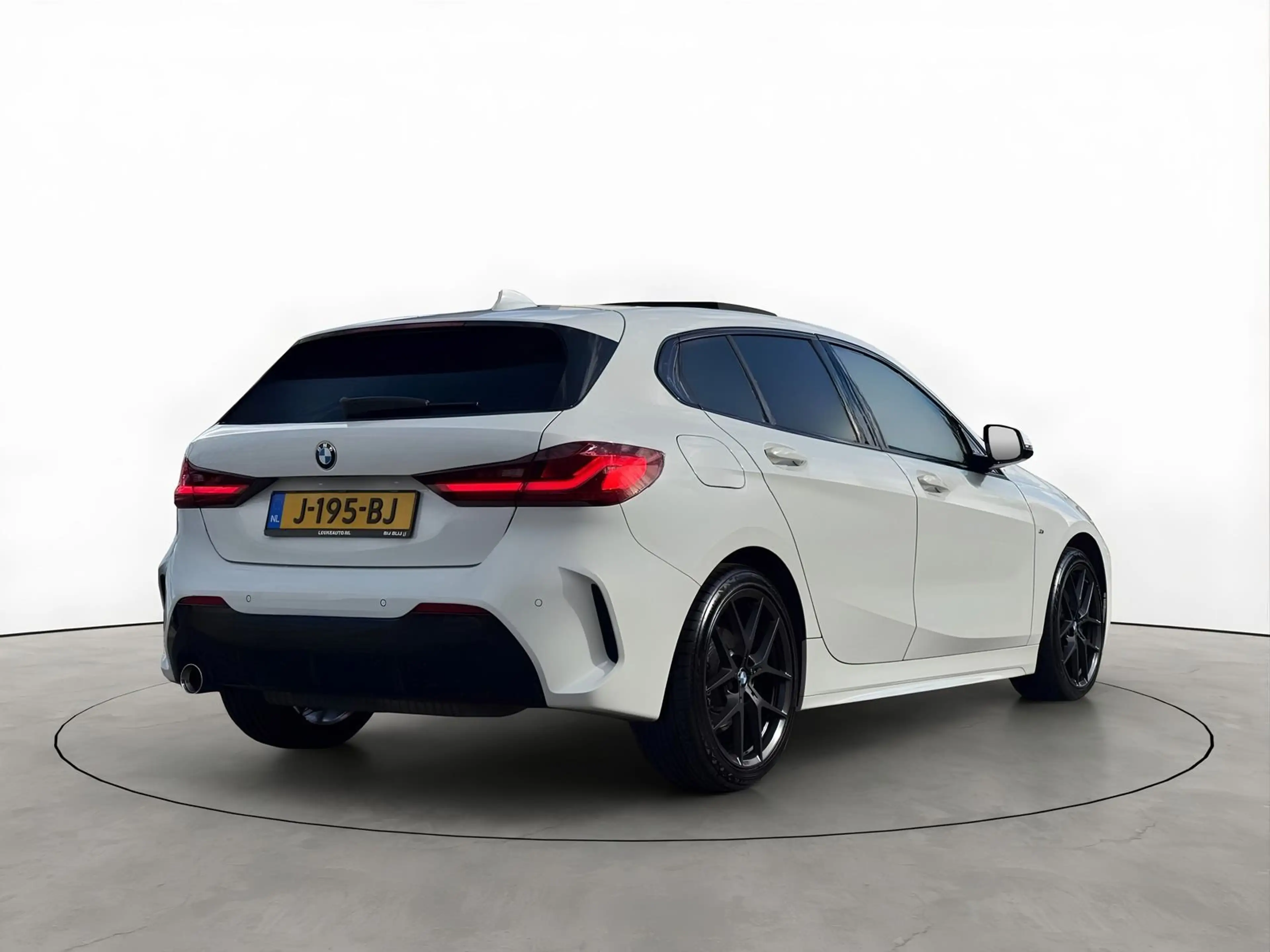 BMW 118 1-serie 118i 140PK M-Sport Shadow Pano Harman-Kard — photo 5