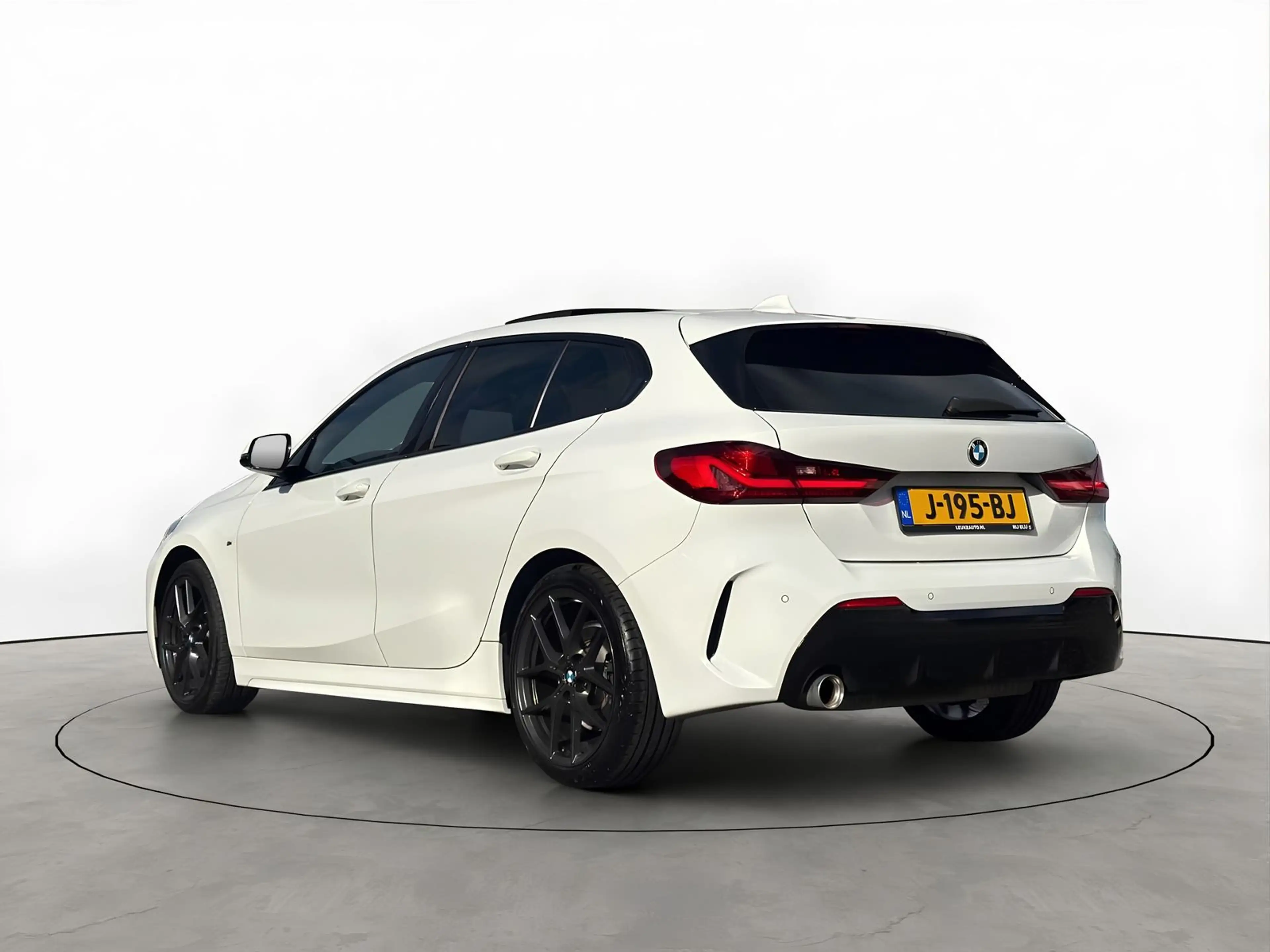 BMW 118 1-serie 118i 140PK M-Sport Shadow Pano Harman-Kard — photo 3