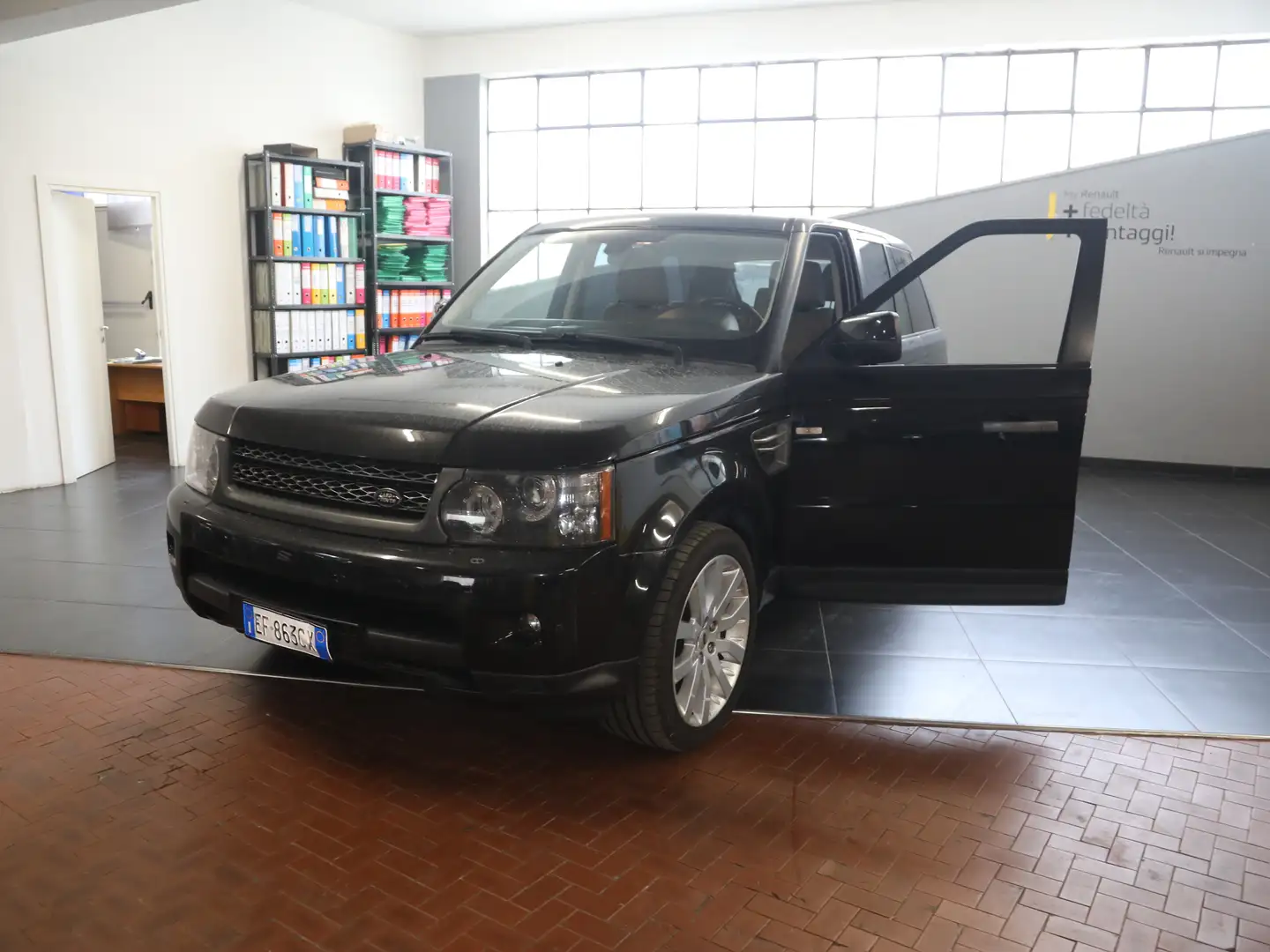 Land Rover Range Rover Sport 3.0 tdV6 HSE auto Černá - 1