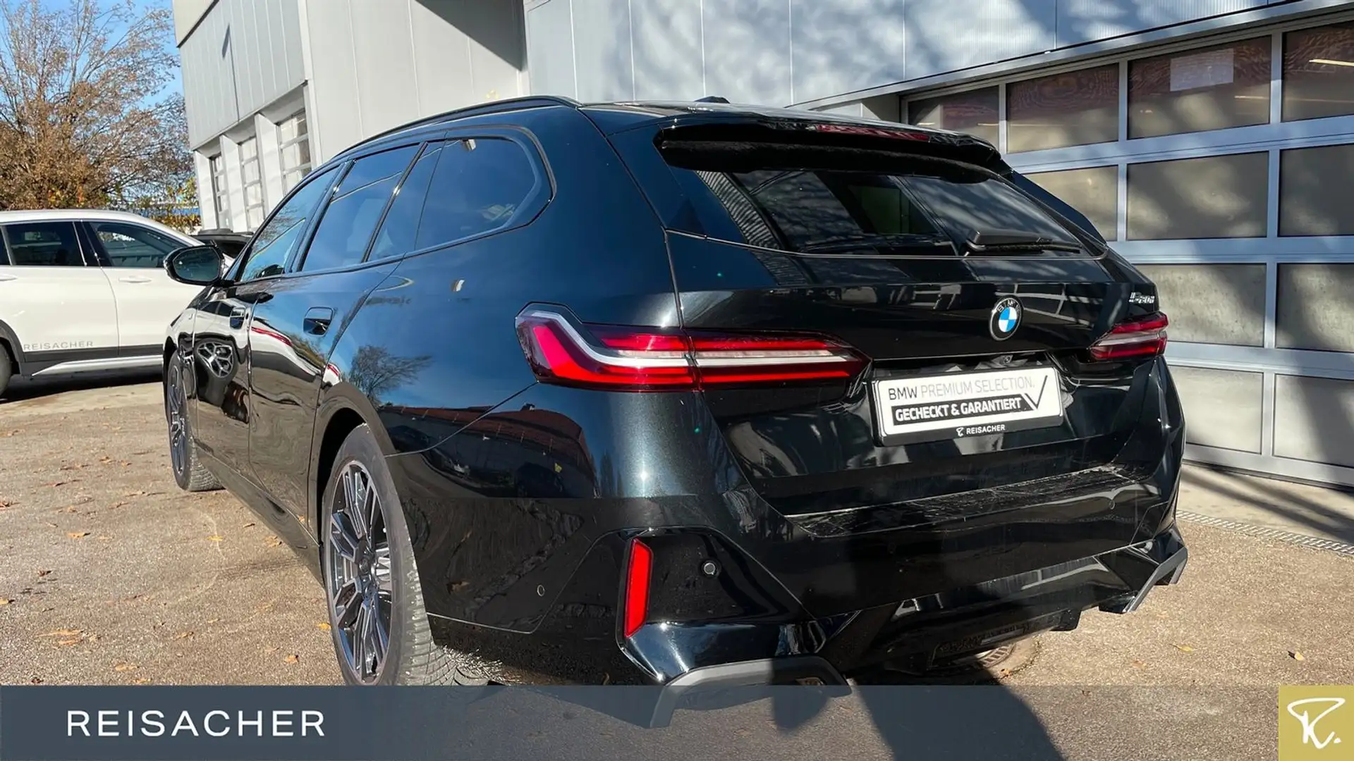 BMW 520 dA M-Sport,HuD,Pano,AHK,ACC,Sitzbelü,Standh Schwarz - 2