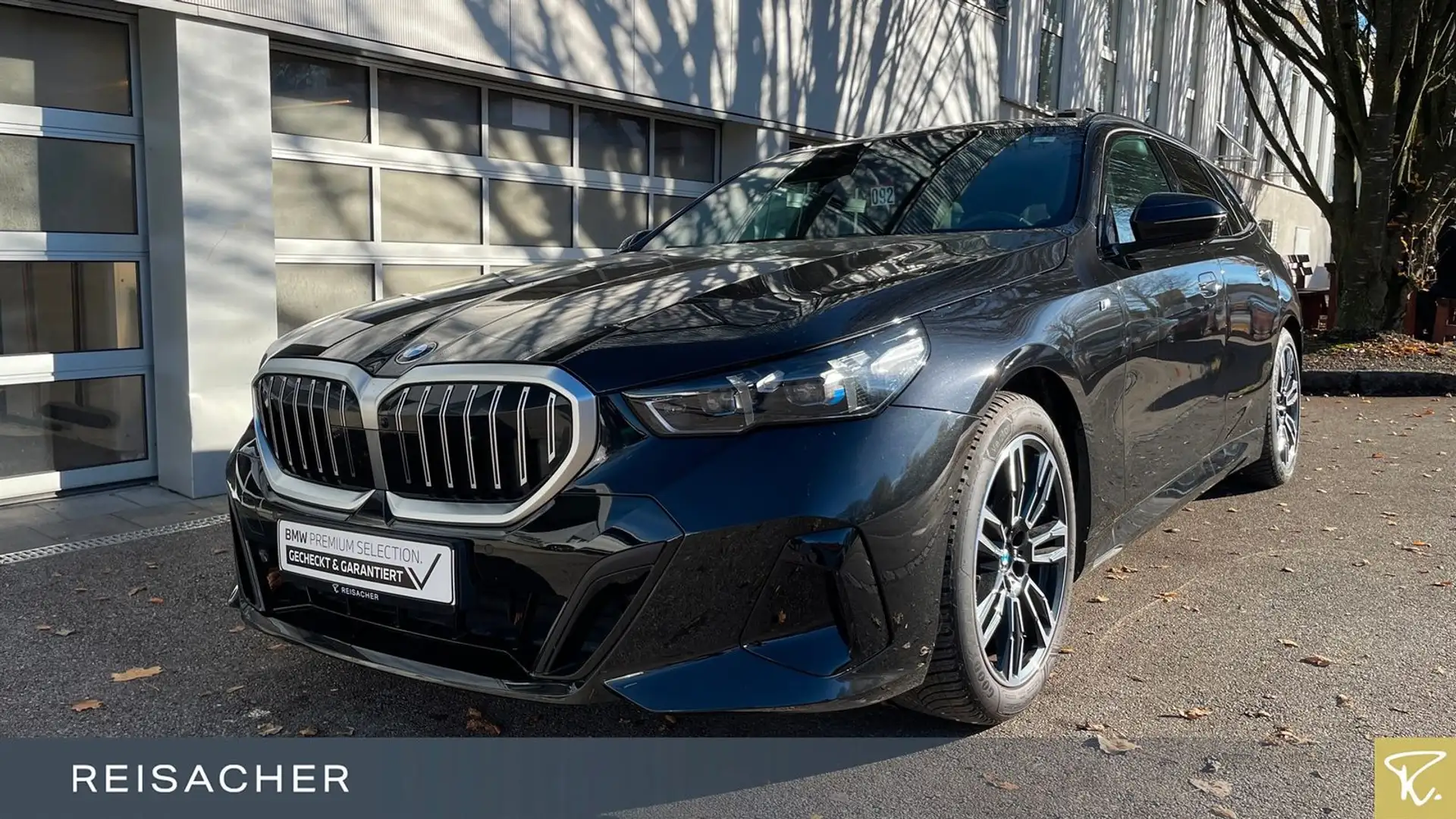 BMW 520 dA M-Sport,HuD,Pano,AHK,ACC,Sitzbelü,Standh Schwarz - 1