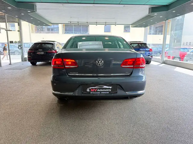 Volkswagen Passat view 5