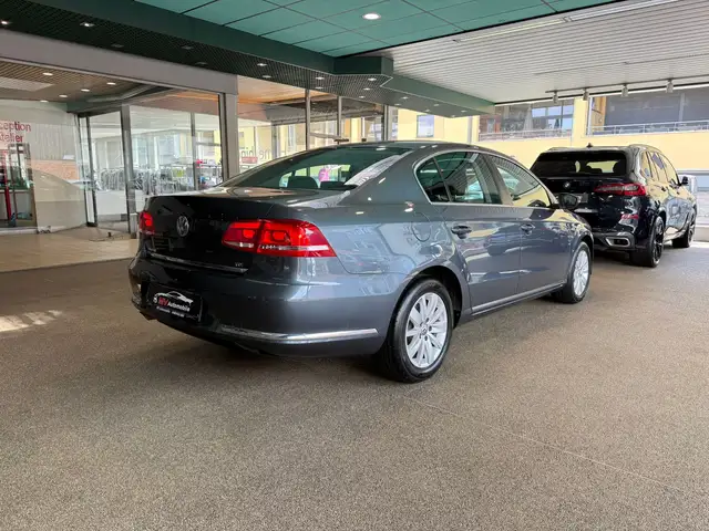 Volkswagen Passat view 6