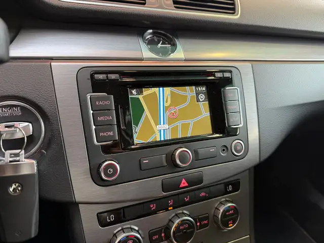 Volkswagen Passat view 14