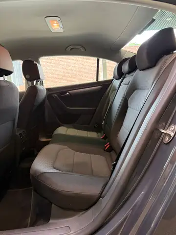 Volkswagen Passat view 13