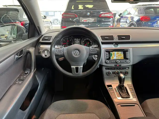 Volkswagen Passat view 10