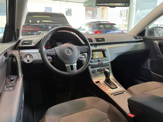 Volkswagen Passat view 9