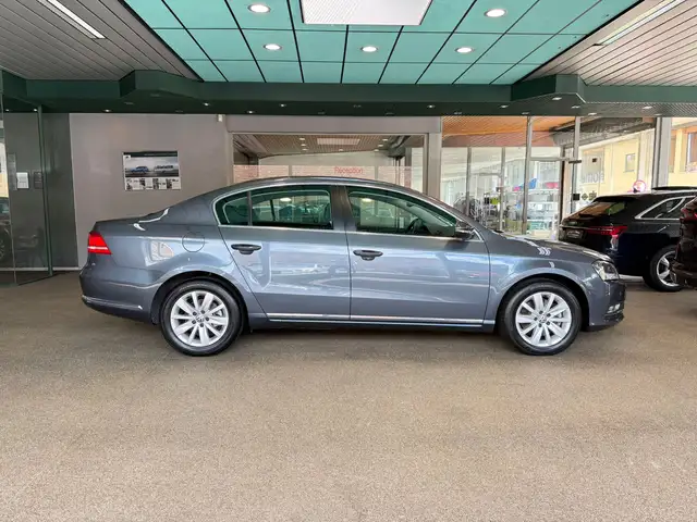 Volkswagen Passat view 7