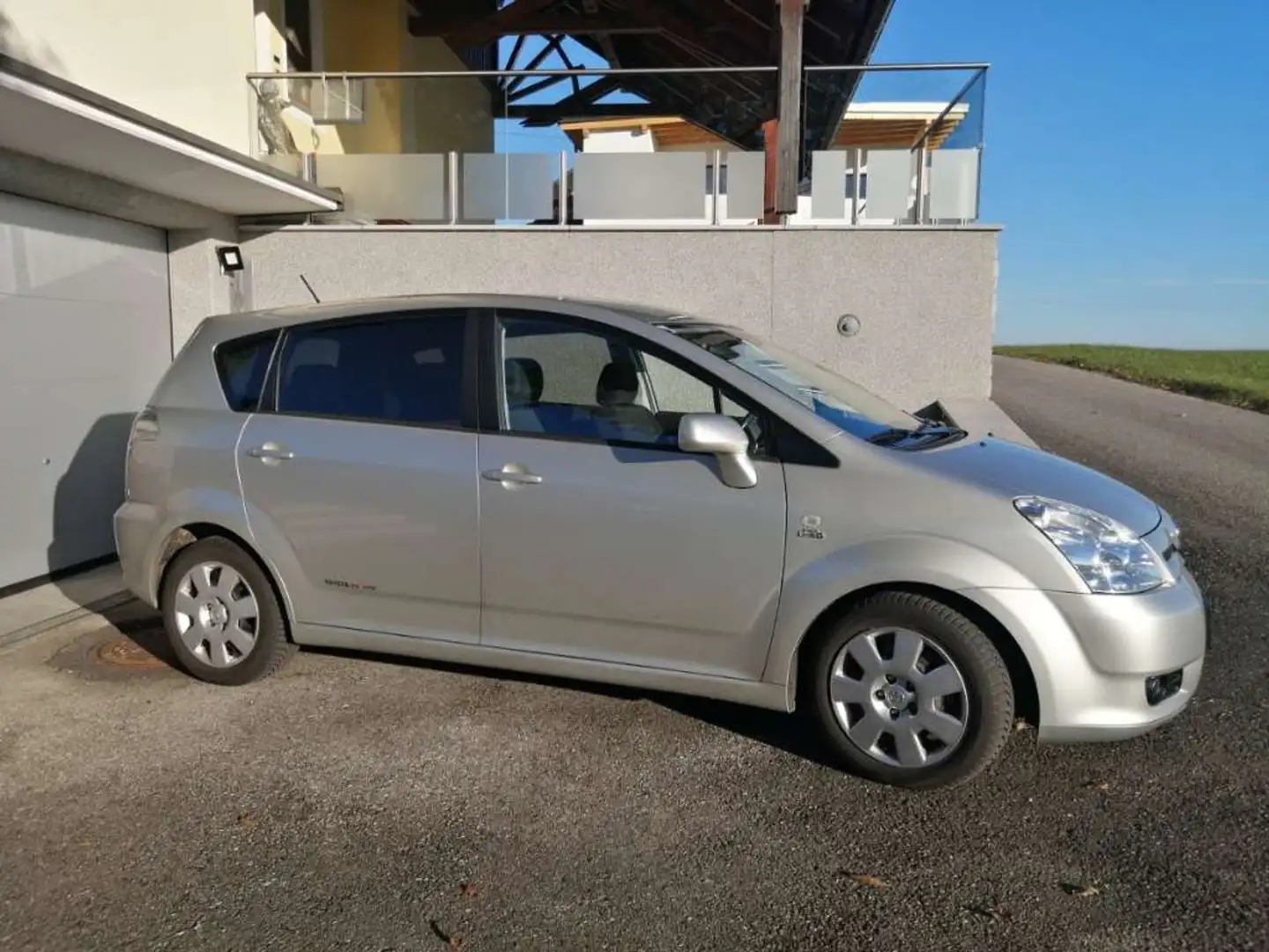 Toyota Corolla Verso Corolla Verso 2,0 D-4D Linea Luna Ds. Linea Luna Silber - 1