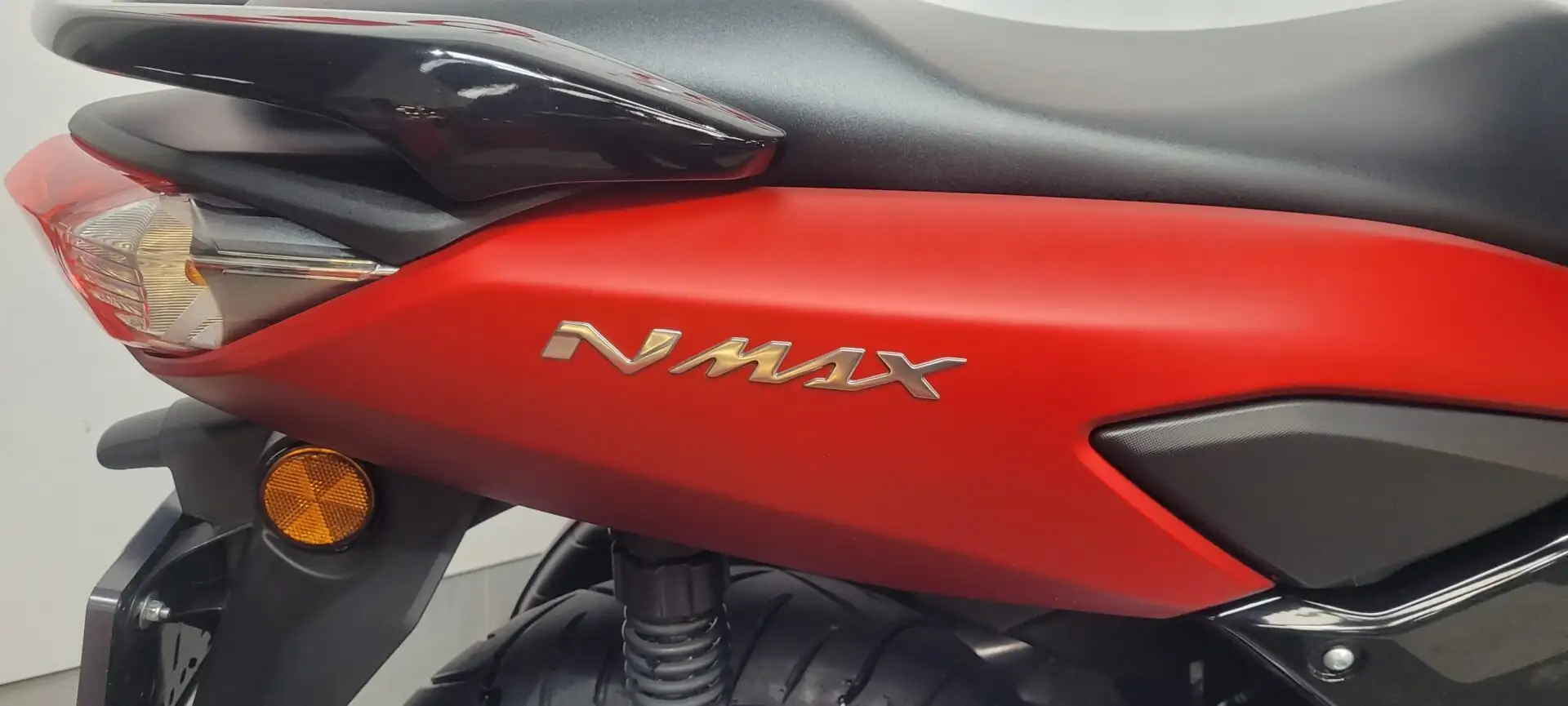 Yamaha NMAX 125 ***MOTODOC.BE*** Red - 2