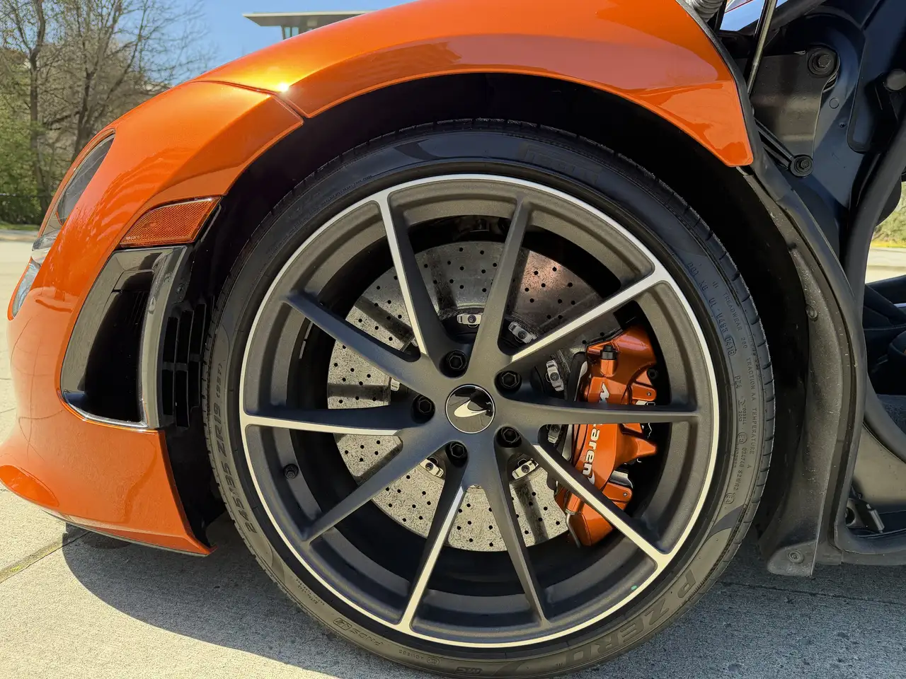 McLaren 720S снимка McLaren 720S
