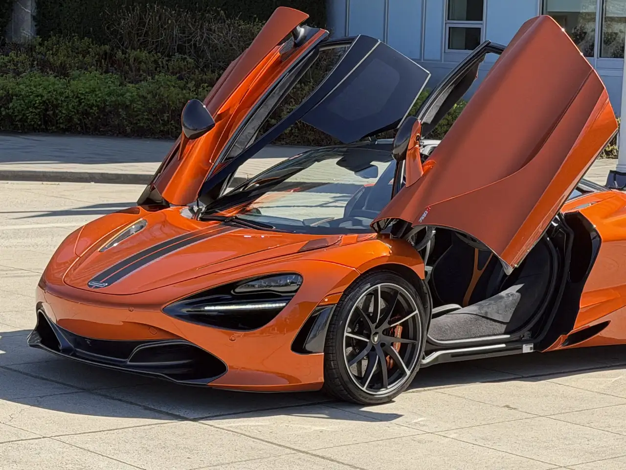 McLaren 720S снимка McLaren 720S
