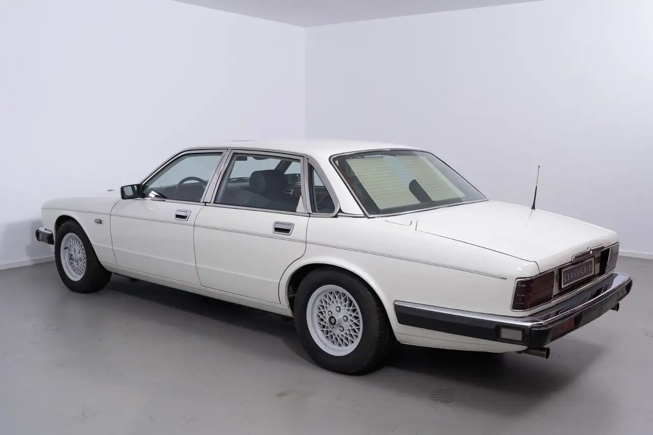 Jaguar XJ40, foto 5