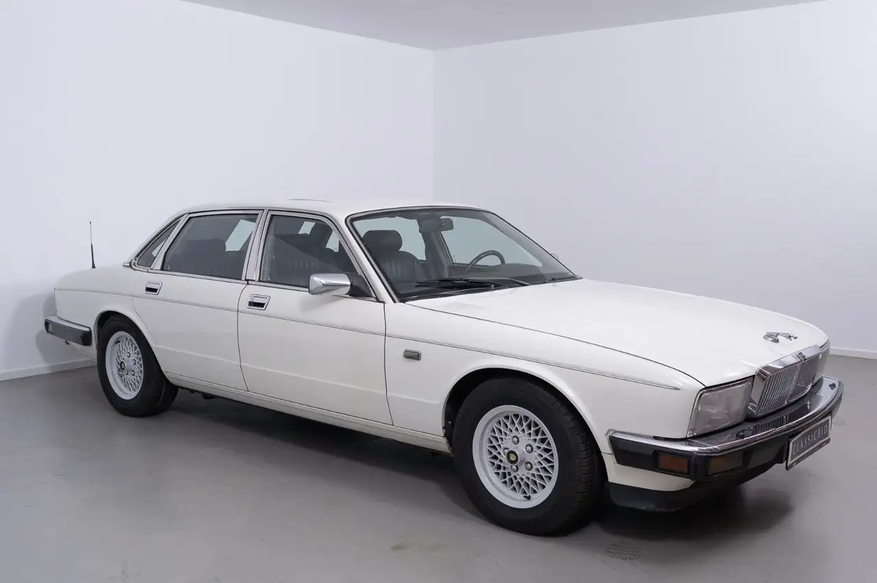 Jaguar XJ40, foto 2