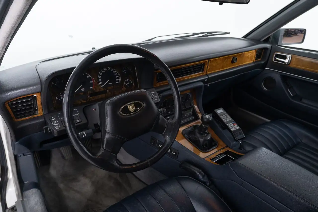 Jaguar XJ40, foto 10