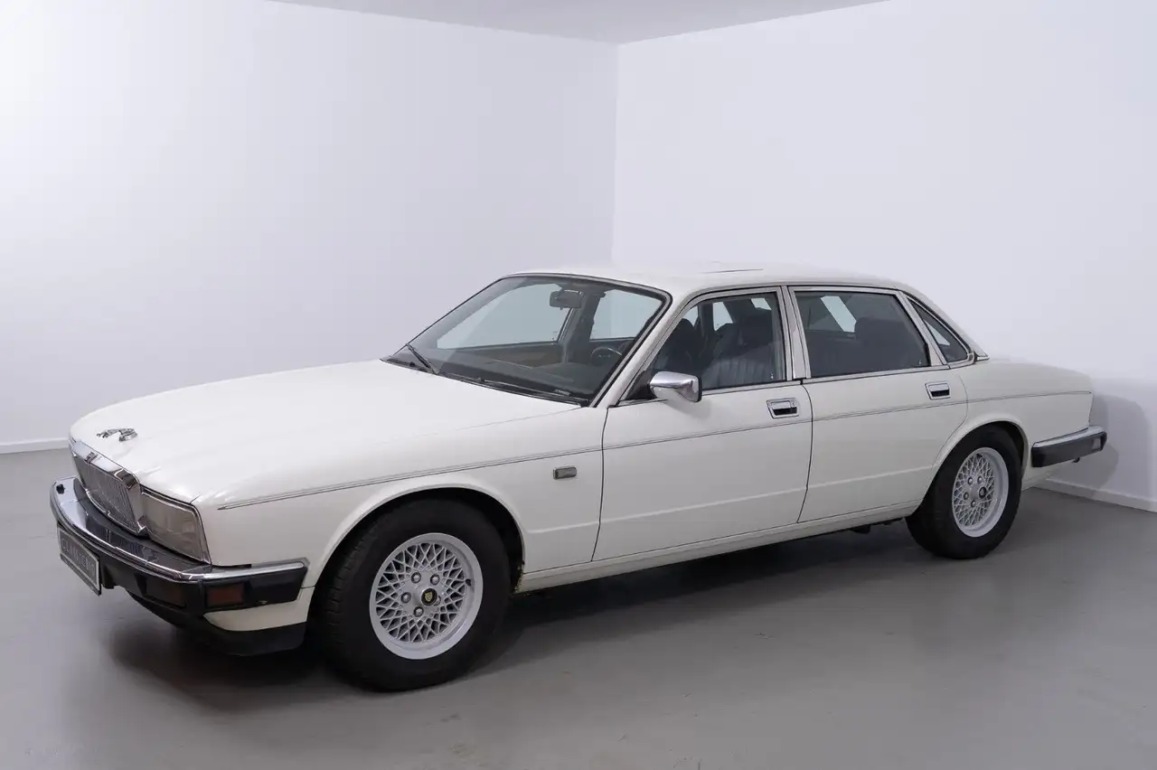 Jaguar XJ40, foto 1