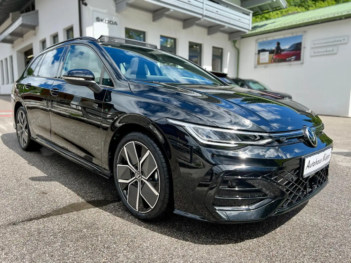 Volkswagen Golf 1.5 TSI DSG R-Line Variant Pano AHK LED RFK Nero - 2