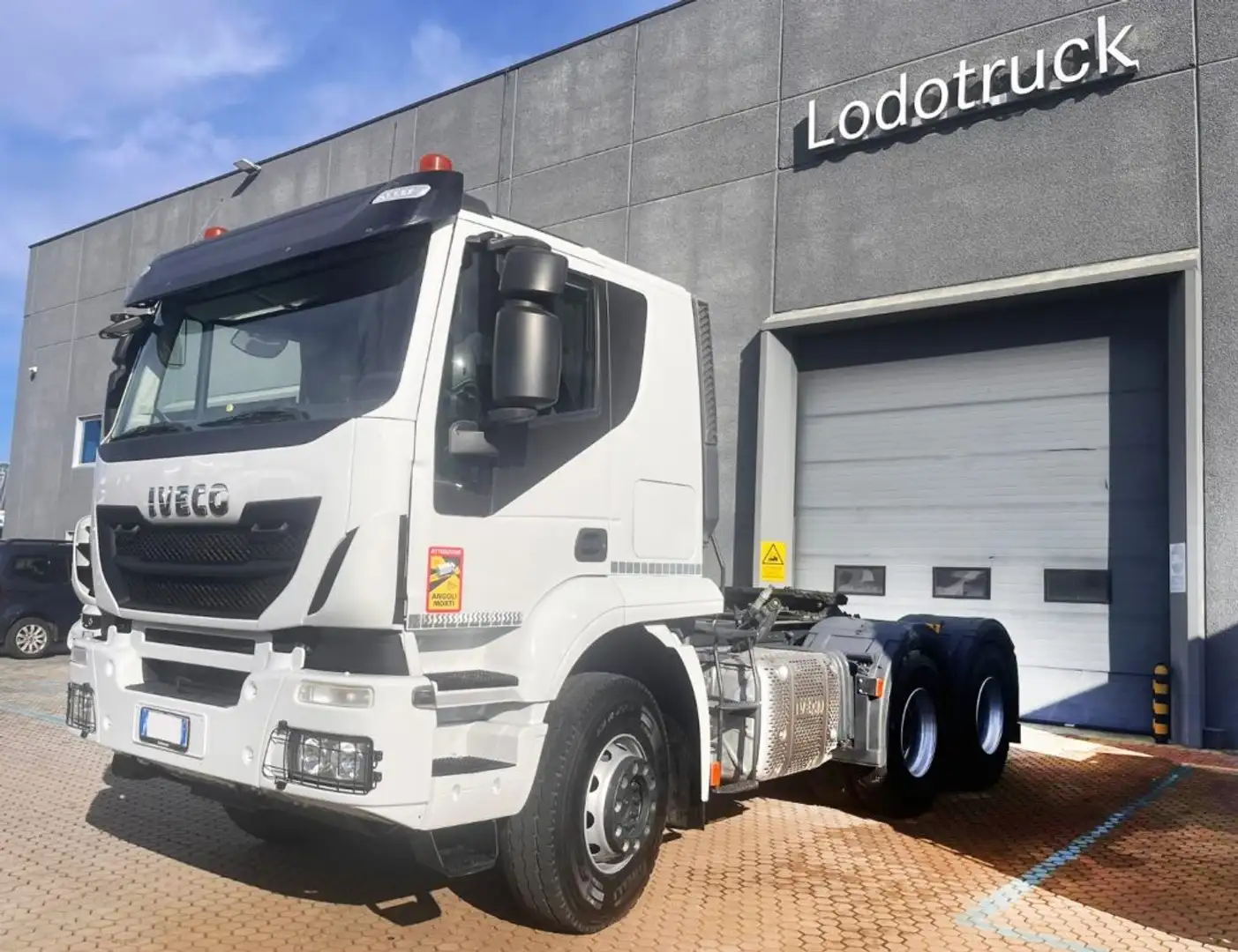 Iveco Trakker 500 Blanc - 1