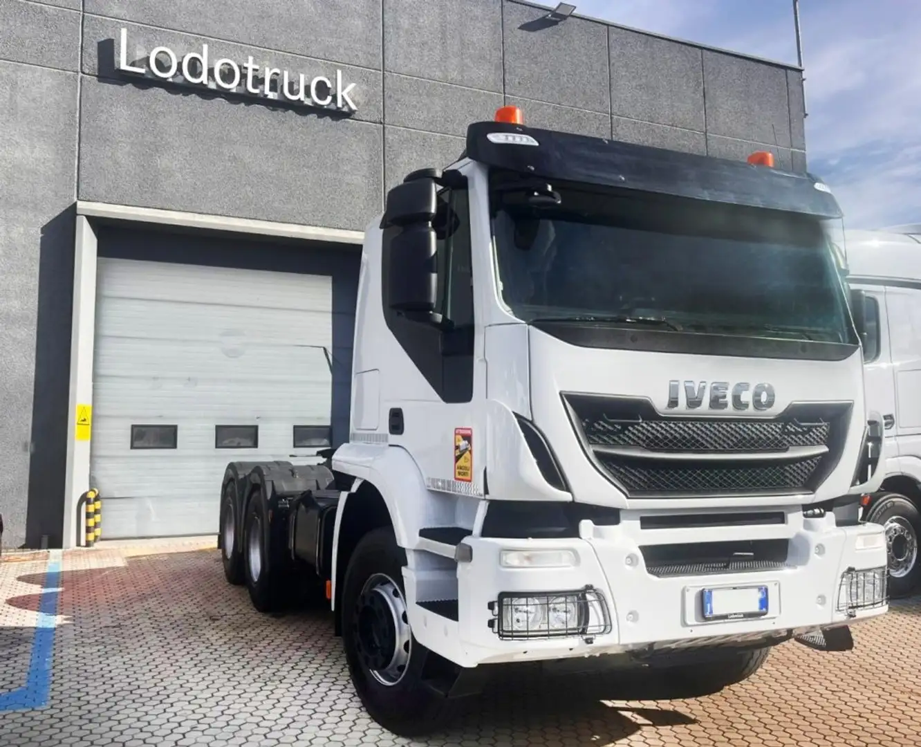 Iveco Trakker 500 Blanc - 2