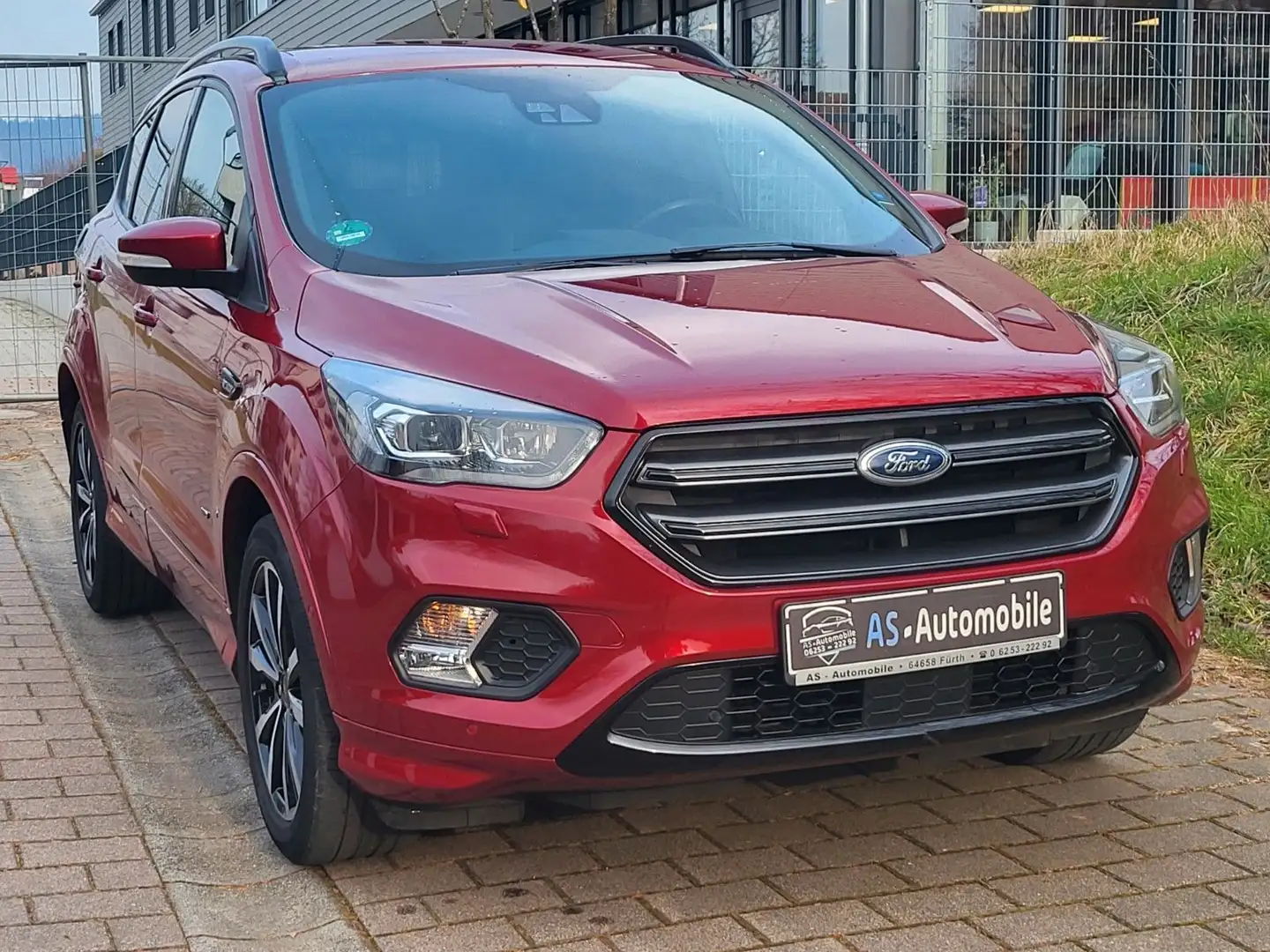 Ford Kuga 2.0 TDCI ST-Line AWD Rouge - 1