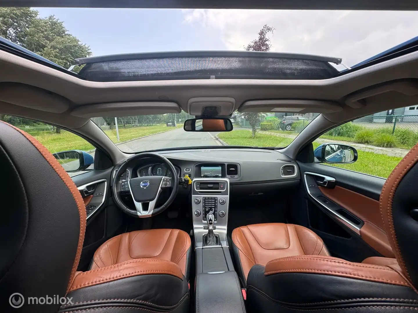 Volvo V60 2.4 D6 AWD Plug-In Hybrid Summum Navi Opendak Blau - 2