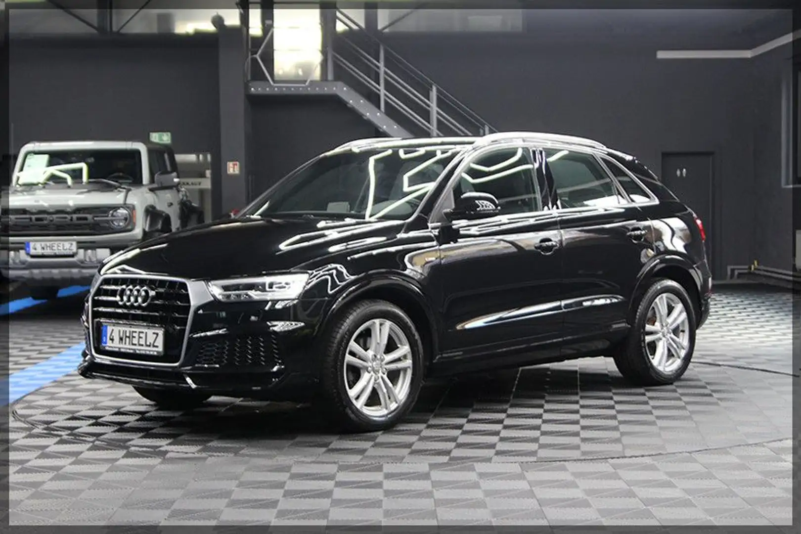 Audi Q3 1.4 TFSI ultra S Line PDC / AHK / NAVI Schwarz - 2