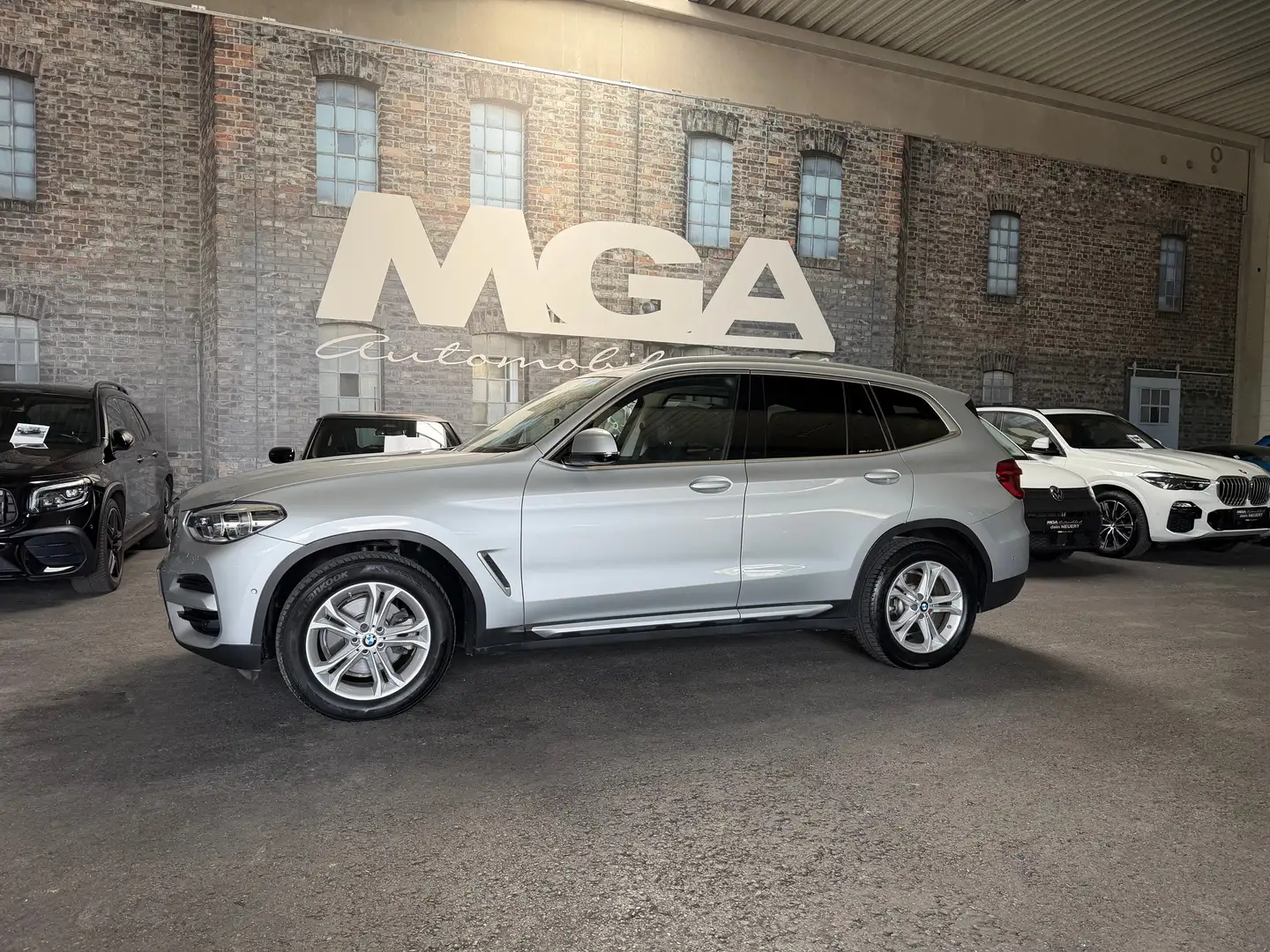 BMW X3 xDrive 20 d xLine Grau - 2