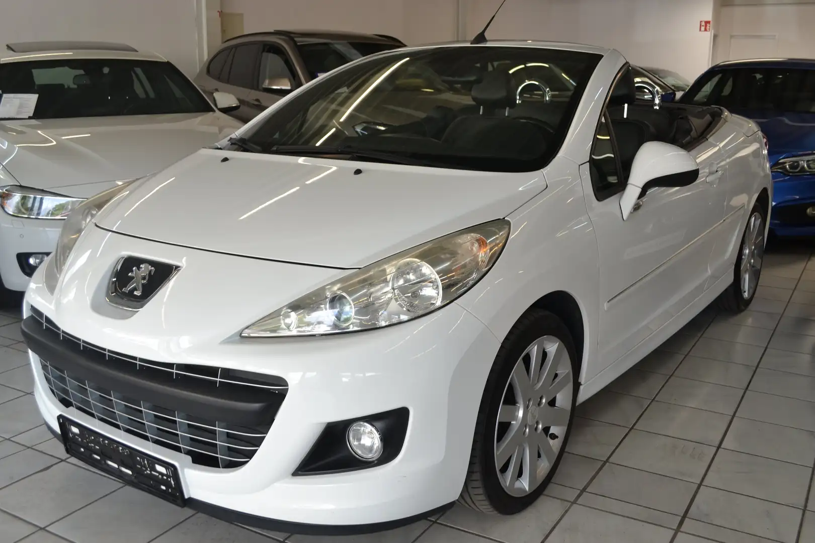Peugeot 207 CC 1.6 HDI Allure *2.HAND*LEDER*KLIMAAUTOMATIK Bianco - 1